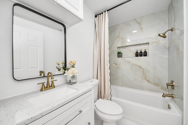 Building Photo - 22810 Deville Dr