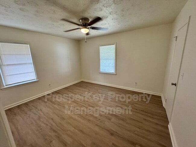 Building Photo - 1241 Dunbar Ave