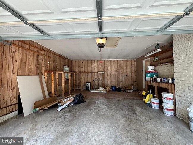 Building Photo - 8210 Riverside Rd