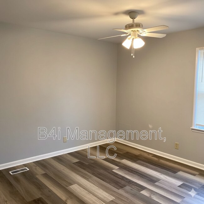 Building Photo - 2528 Burbank Pl