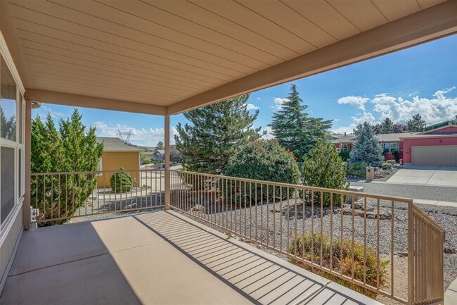 Building Photo - 3 Bedroom, 2 Bath Home with Views of Willo...