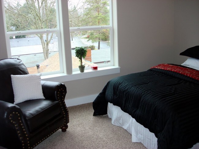 Building Photo - 3BDRM 2.5BTH Condo Duplex, Attached Garage...