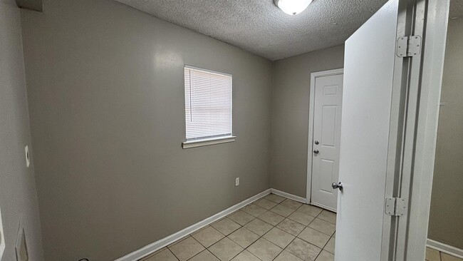 Building Photo - 5022 Byron Rd