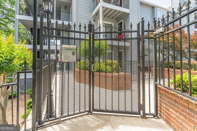 Building Photo - 547 Granville Ct