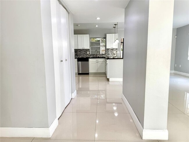 Building Photo - 8757 SW 137th Ave