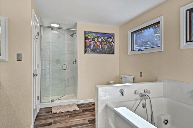 Building Photo - Cozy Hillside Boise Beauty Available 1/1/26!