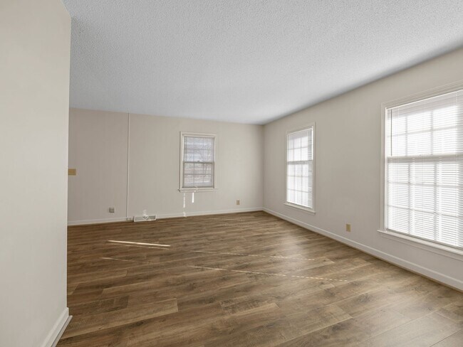 Building Photo - 400A Taylor Rd