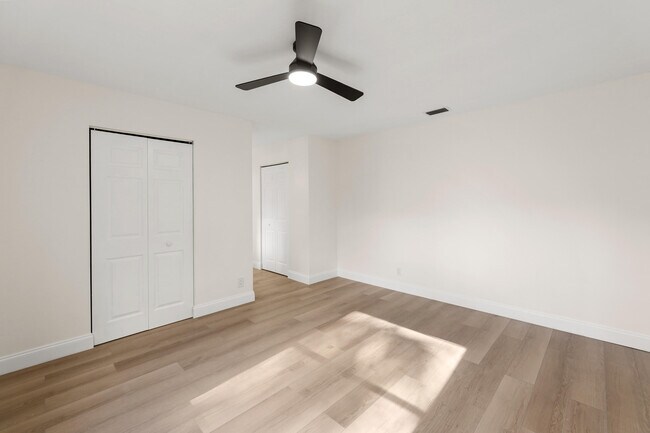 Building Photo - 7406 Willow Spring Cir N