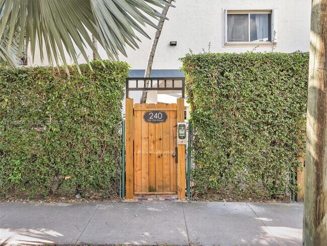 Building Photo - 240 SW 15th Rd