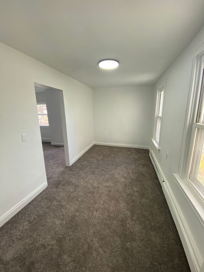 Building Photo - Available MAY 2026 - Beautiful renovated 3 Bedroom, 2 Bath Home in Heart of Allentown!