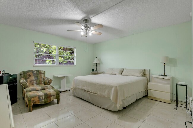Building Photo - 3305 Aruba Way