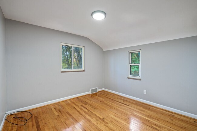 Building Photo - 448 Jacobson Dr