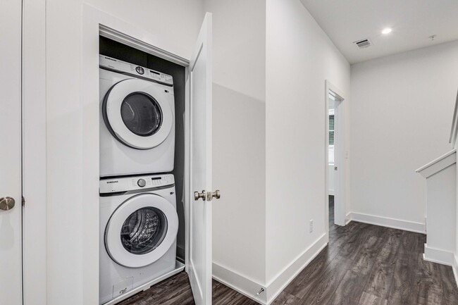 Building Photo - 1815 Gotham Ln NE