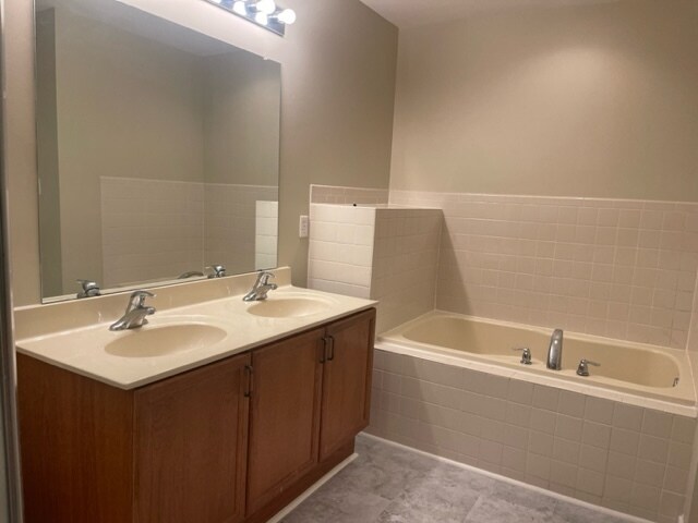 Building Photo - 59 Brentwood St