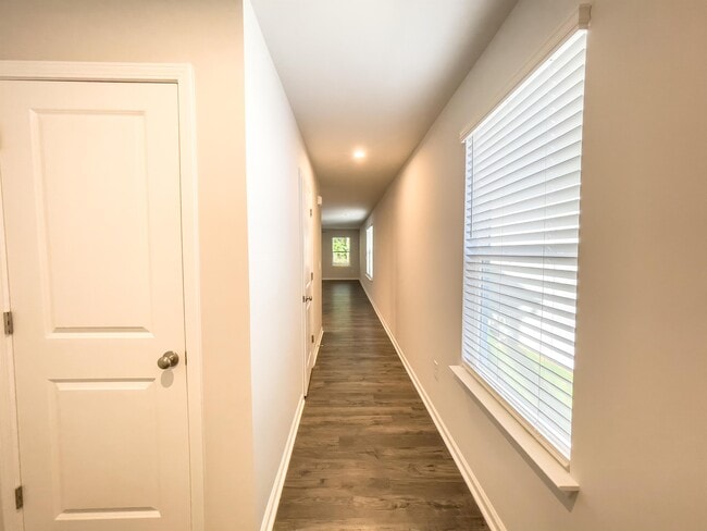 Building Photo - 107 Glen Forest Dr