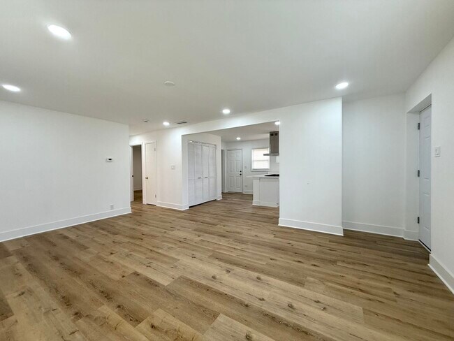 Building Photo - 14916 Langley Ave