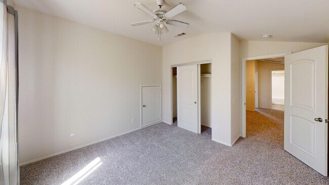 Building Photo - 4 bedroom 3 bath Fairway Canyon Home
