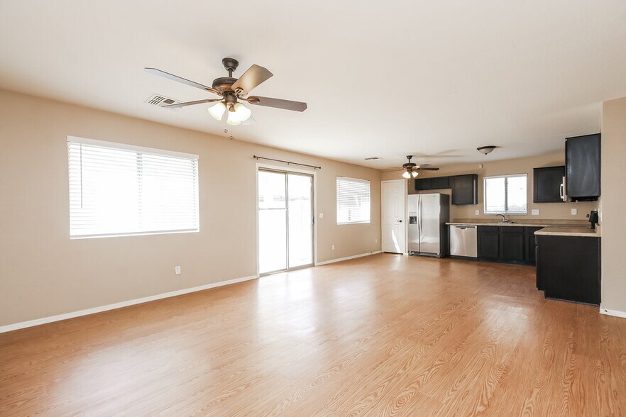 Building Photo - 3251 W Carlos Ln