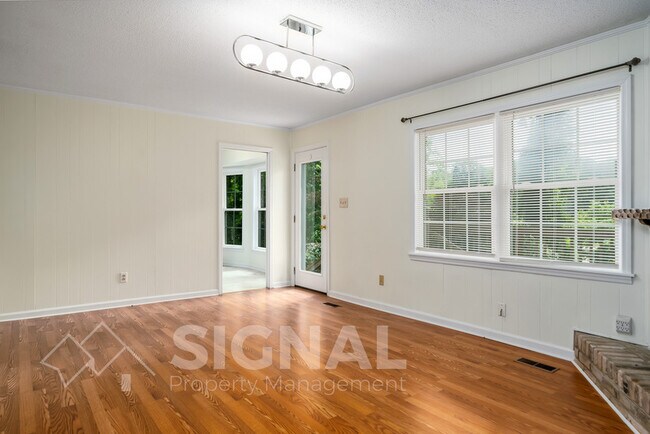 Building Photo - 2245 Tal Heim Dr