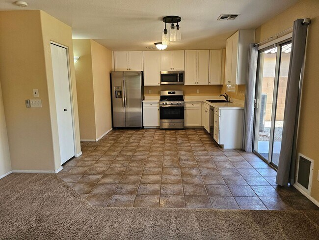 Building Photo - 42804 W Sunland Dr