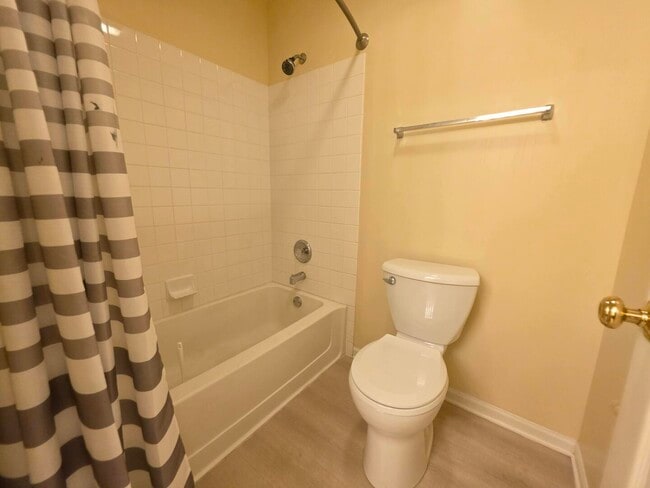 Building Photo - 3045 Kentshire Cir