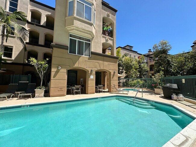Building Photo - Beautiful Laurel Bay Condo Across from Balboa Park