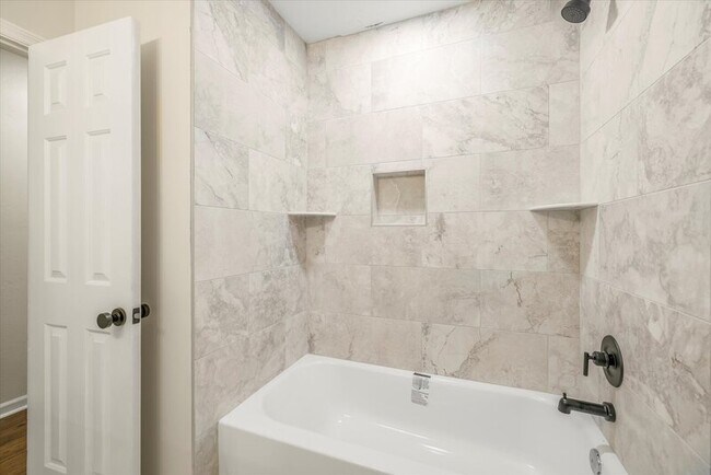 Building Photo - 3109 Shamrock St S