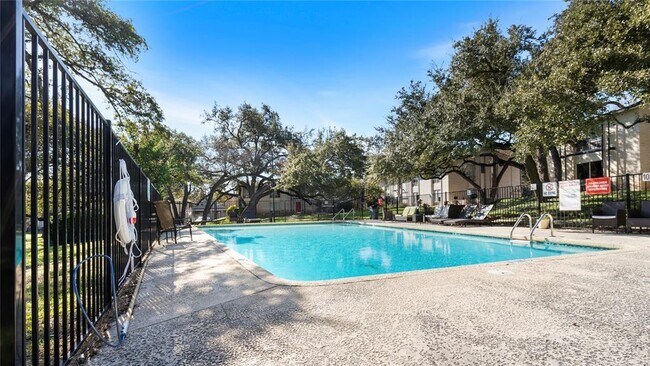 Building Photo - 5332 Balcones Dr
