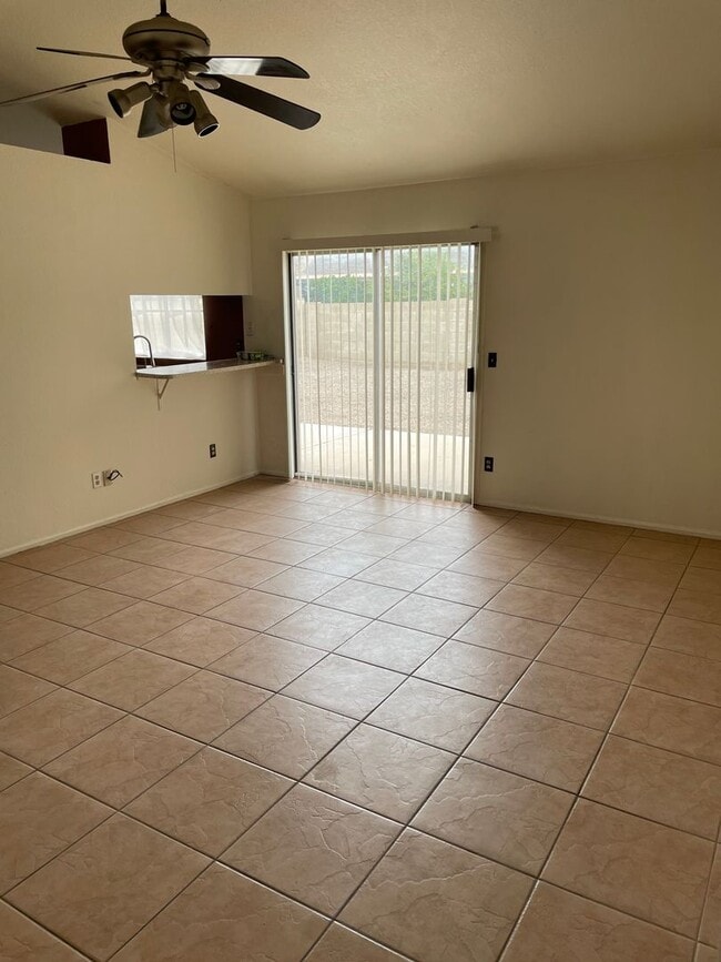 Building Photo - Charming 3 bed 2 bath single level home with RV Gate