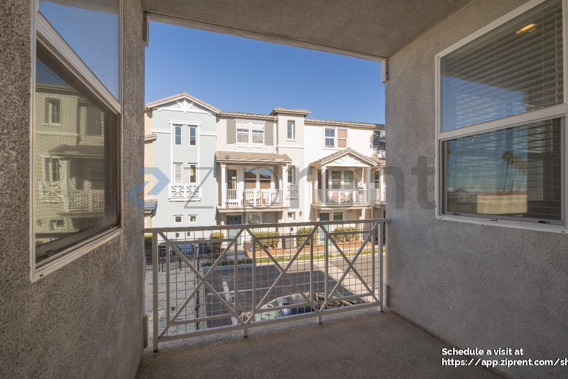 Building Photo - 3048 Beachwood Blf Wy