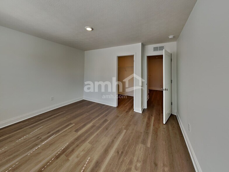 Building Photo - 218 Rustic Barn Ct