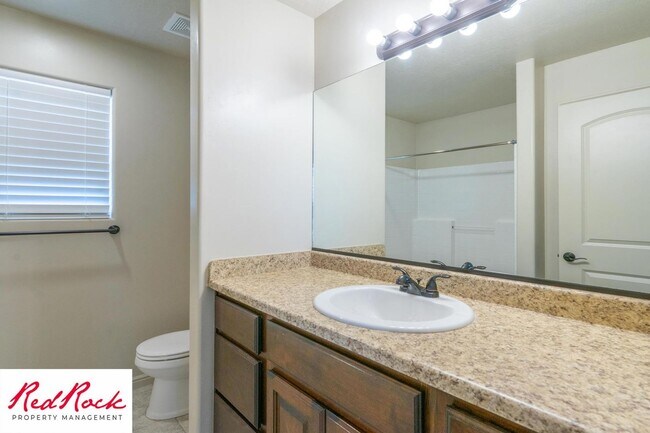 Building Photo - Cozy Townhome with Community Pool