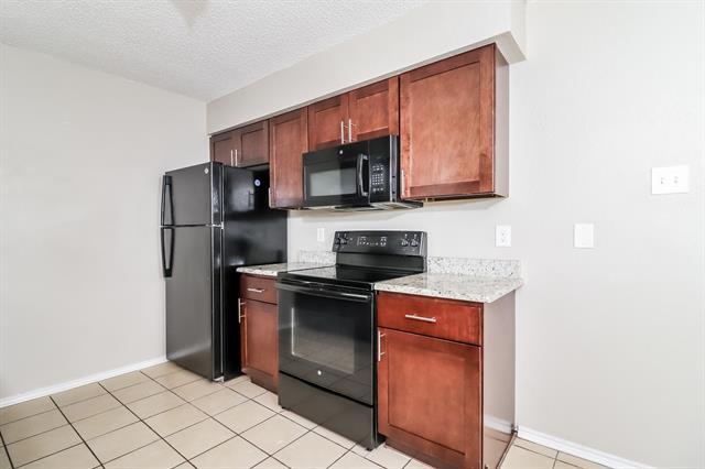 Building Photo - 2942 Mesa View Dr