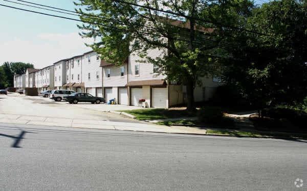 Primary Photo - Kimberly Mews Condominiums