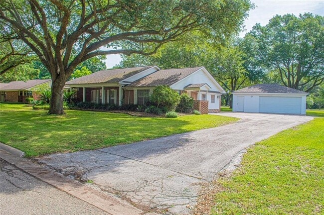 Building Photo - 2615 Cypress Ln