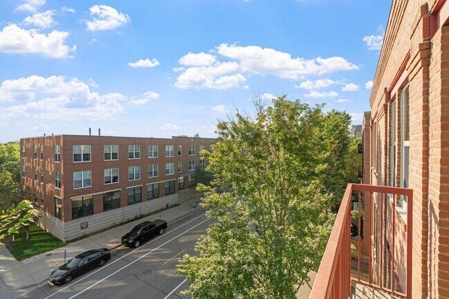 Building Photo - 615 N 1st St