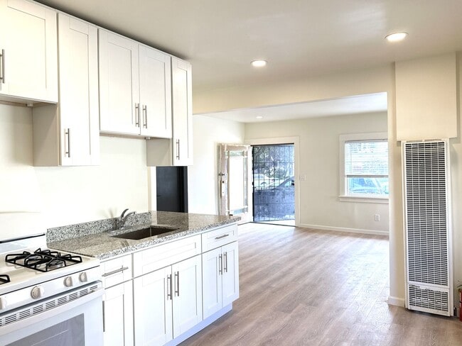 Primary Photo - 5 Bed/2 Full Baths W/Washer&Dryer Hook Ups!