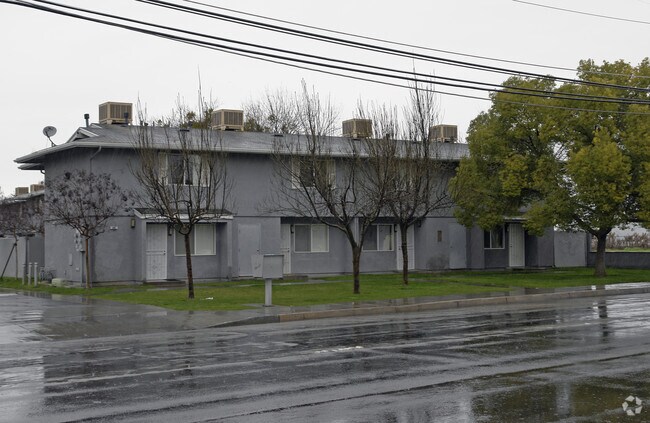 Building Photo - 1001 E Yosemite Ave