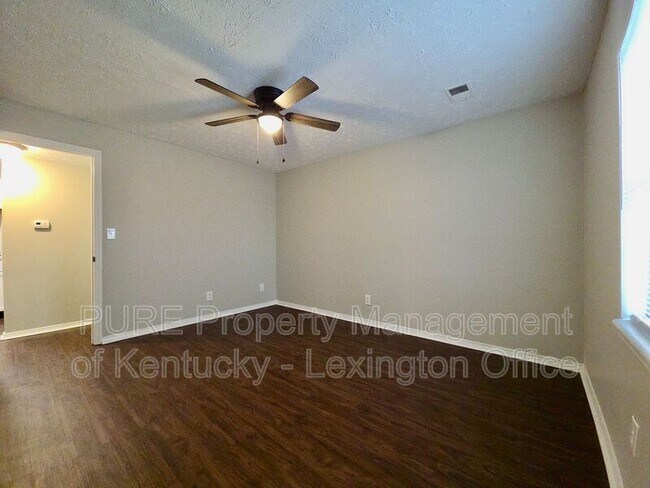 Building Photo - 356 Redding Rd