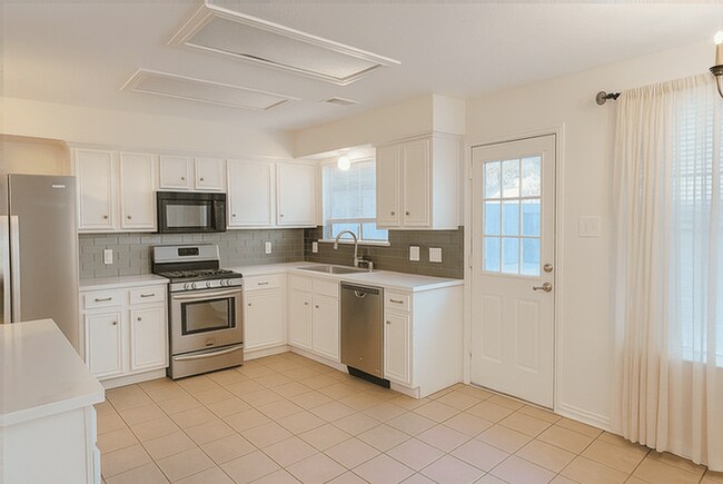 Building Photo - 4427 Eaglewood Trail Dr