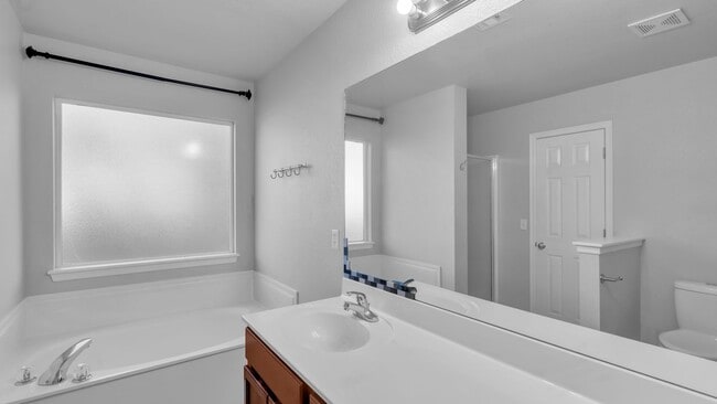 Building Photo - 3 Bed | 2 Bath in Owasso!