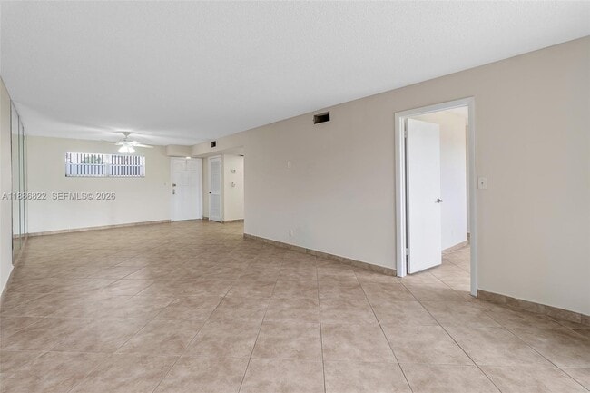 Building Photo - 9820 S Hollybrook Lake Dr