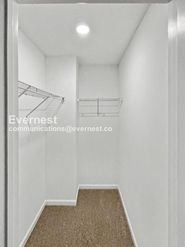 Building Photo - 3 Bed, 2.5 Bath Home with Fenced Yard & Garage / Available Now!