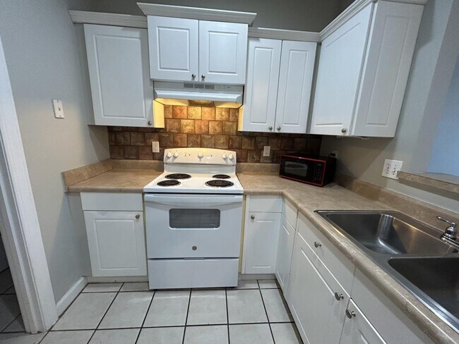 Building Photo - 321 S Kerr Ave