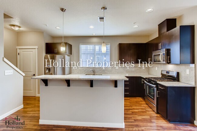 Building Photo - 7903 NE Rockne Way
