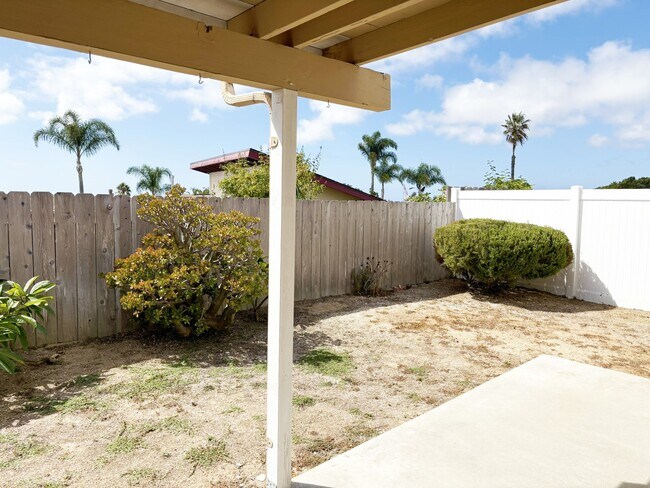 Building Photo - 3189 Coral Dr