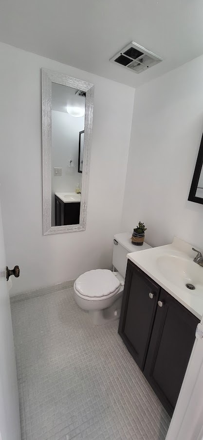 1/2 bath - 7705 SW 86th St
