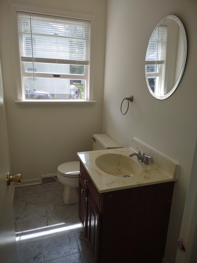 Building Photo - 576A Nemoral St
