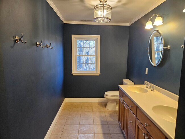 Building Photo - 38 Piscataqua Rd