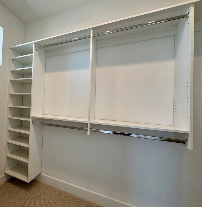 Building Photo - 706 Saddle Dr